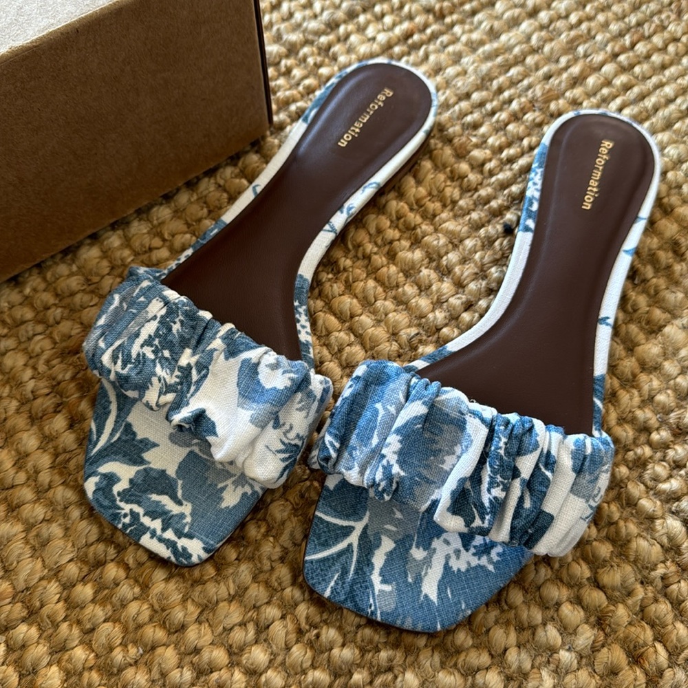 Reformation Marcella slide sandals